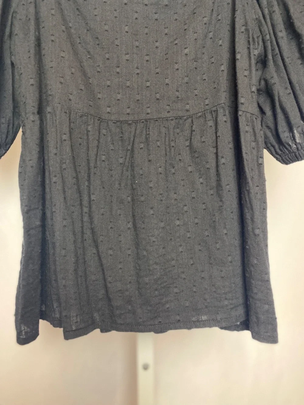 Old Navy Womenʻs Black Smocked Puff-Sleeve Textured Clip-Dot Blouse Medium